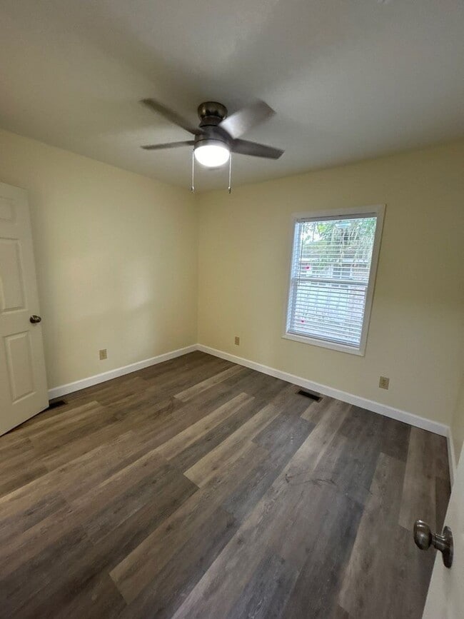 Building Photo - Charming 2-bedroom 1 bath home