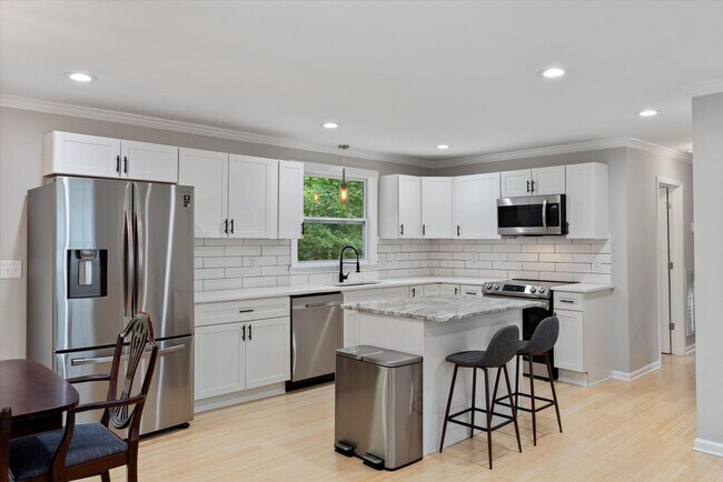 Building Photo - 5017 Suter Dr
