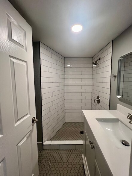 Building Photo - 1427 9th Ave