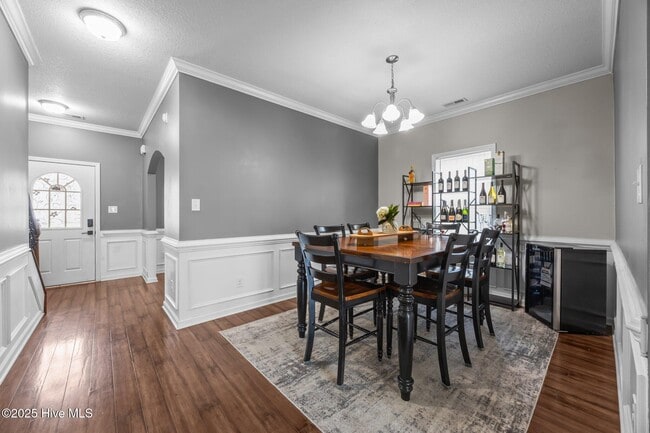 Building Photo - 841 Dynasty Dr
