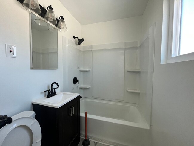 Building Photo - Fully renovated 4 bedroom 3 bathroom in National City!