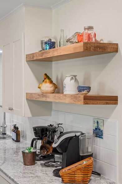 Building Photo - 608 S 21st Ave