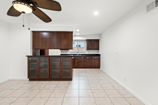 Building Photo - Beautifully Renovated 3BR/2BA Single-Story...