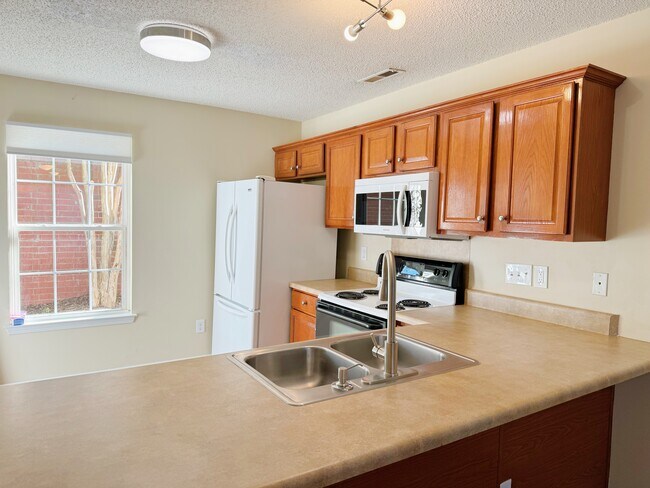 Building Photo - 1062 Ebenezer Avenue Ext