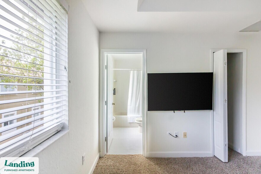 Building Photo - 1140 SE 24th Rd