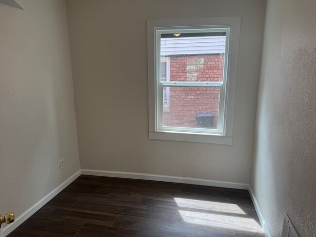 Building Photo - 607 Tenny Ave