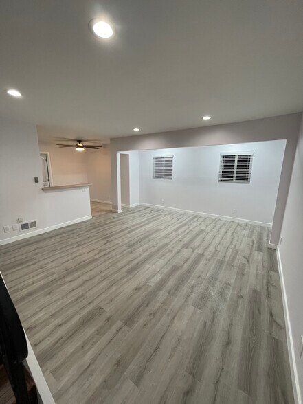Building Photo - 12553 Chandler Blvd