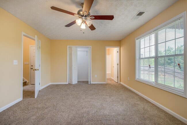 Building Photo - Coing Soon 2/25/26) Impressive 4 Bed, 3 Bath with Home Office!