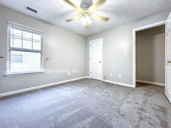 Building Photo - 4350 Sentinel Pl