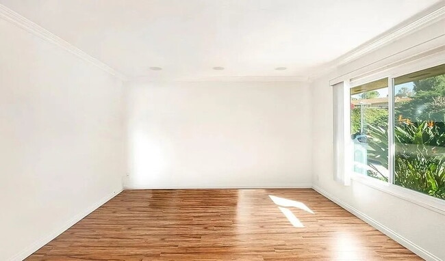 Building Photo - "Charming 1-Bedroom Retreat: Cozy 717 Sq Ft Haven in Sunny CA!"