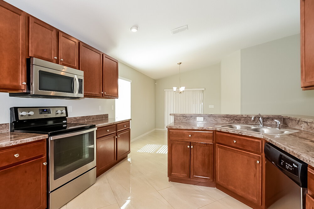 Building Photo - 6400 Twin Bridges Dr