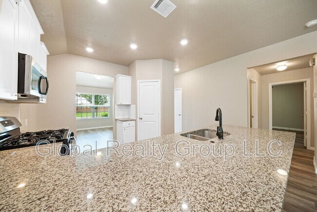 Building Photo - 14947 Cheshire Way