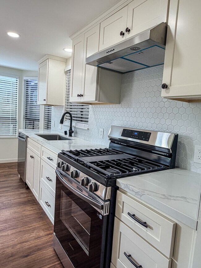 Building Photo - 801-803 N M Street