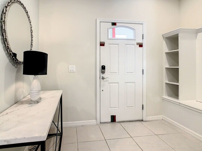 Building Photo - 2404 Tangier Dr