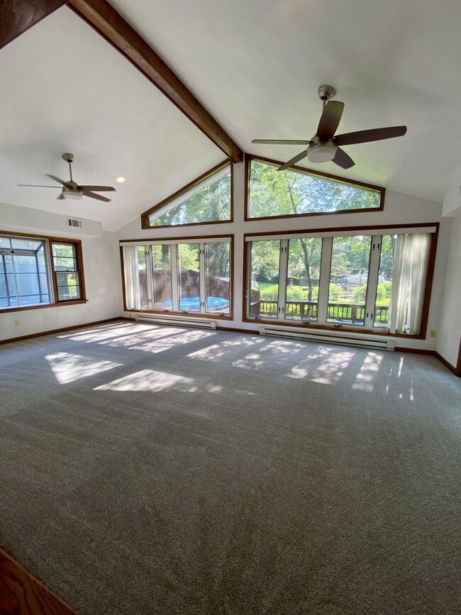 Building Photo - Beautiful Elizabeth River Home