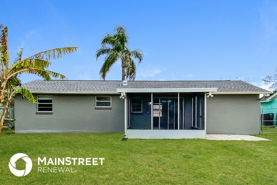 Building Photo - 2115 Harrison Dr
