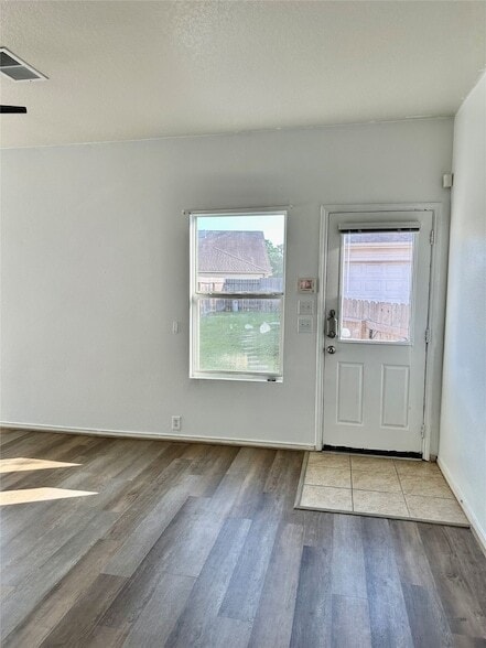 Building Photo - 29740 Sullivan Oaks Dr
