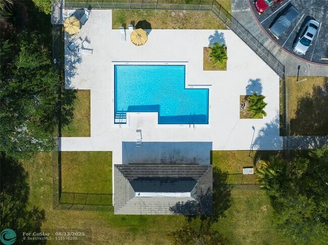 Building Photo - 8745 SW 137th Ave