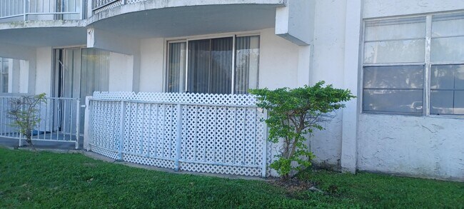 Building Photo - 488 NW 165th St