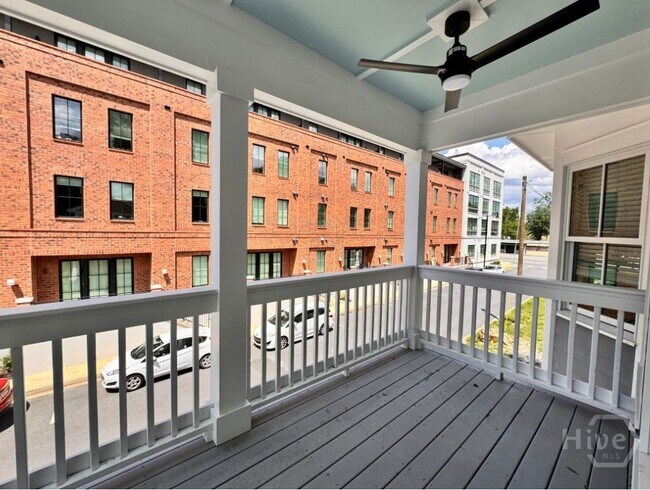 Building Photo - 417 W 32nd St