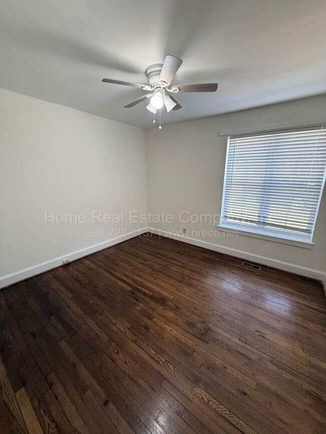 Building Photo - 806 N Avalon Rd