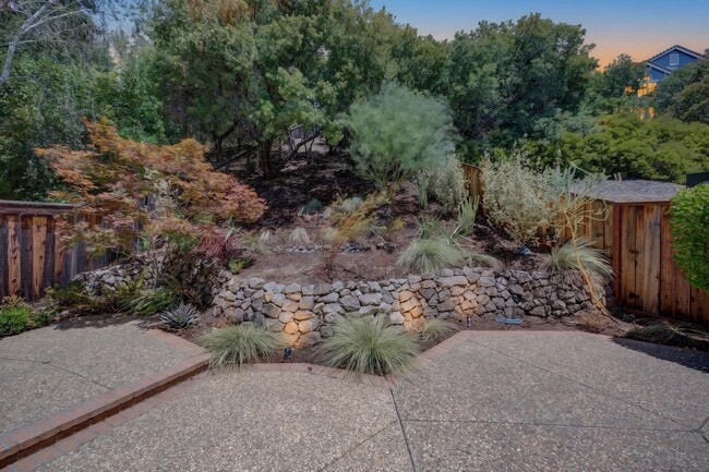 Building Photo - Single-Story Black Diamond Beauty on a Quiet Court with Private Backyard!!