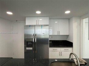 Building Photo - 7545 E Treasure Dr