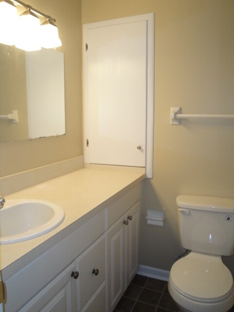 Building Photo - CLOSE TO SHOPPING AND SCHOOLS AVAIL OCTOBE...