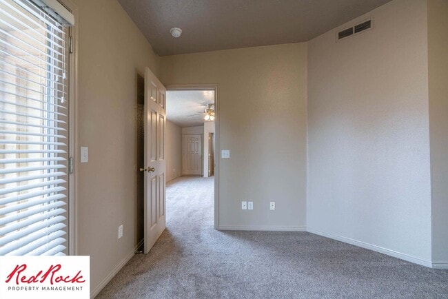 Building Photo - Dog Friendly! Great 2 Bedroom, 2 Bathroom ...