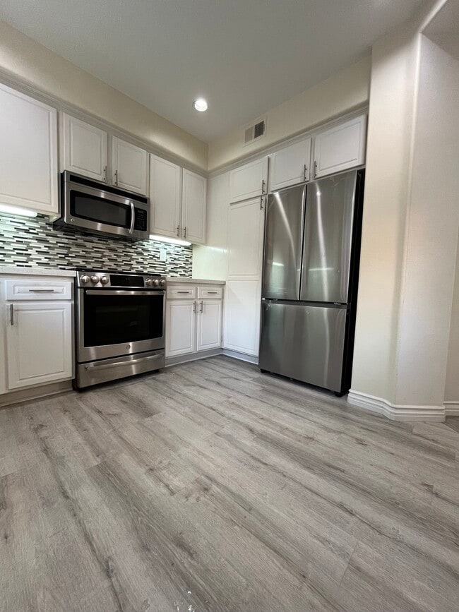 Building Photo - 305 Marinella Aisle