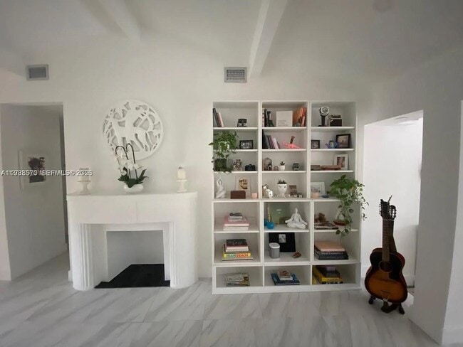 Building Photo - 256 NE 85th St