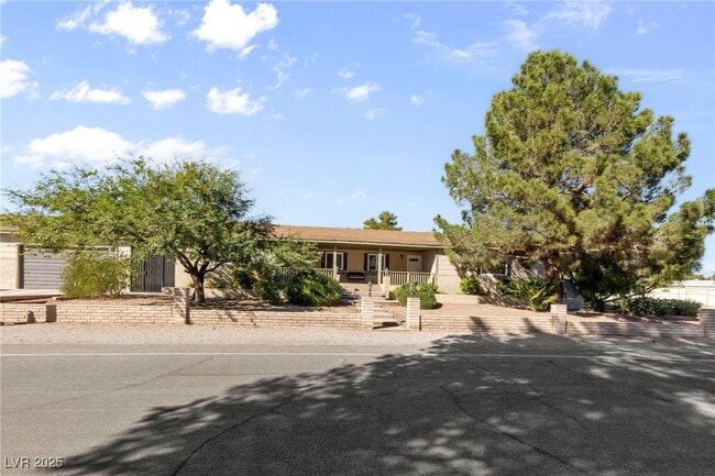 Building Photo - 5518 Avenida Vaquero
