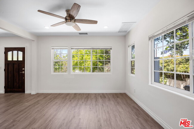 Building Photo - 1342 Mohawk St