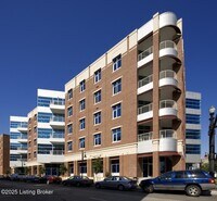 Building Photo - 324 E Main St