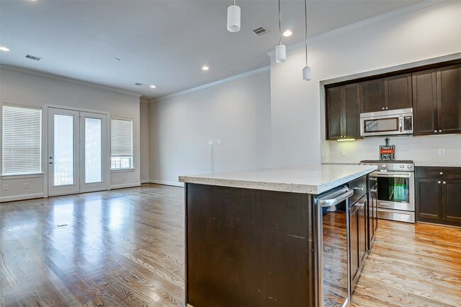 Building Photo - 2209 Chenevert St