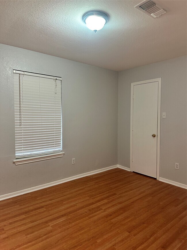 Building Photo - 8340 Folkstone Ln