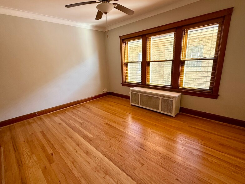 Formal Dining Room - 5336 W Dakin St