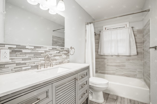 Building Photo - Move in mid-April