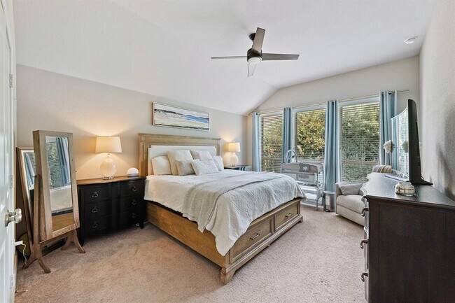 Building Photo - 104 Indian Paintbrush Trl
