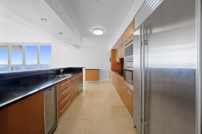 Building Photo - 1331 Brickell Bay Dr