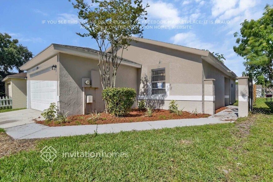 Building Photo - 1028 Florida Holly Dr