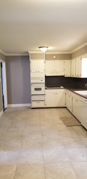 Building Photo - 2520 Melrose Ave