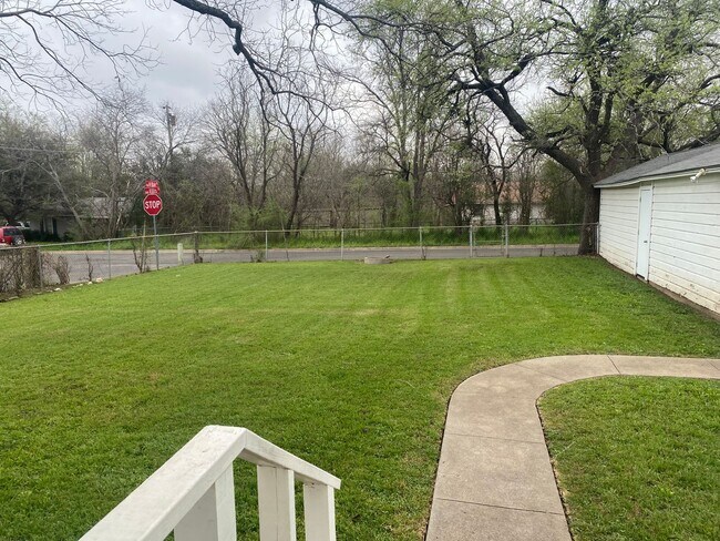 Building Photo - REFRESHED 2 BEDROOM, 1 BATH BELTON ISD