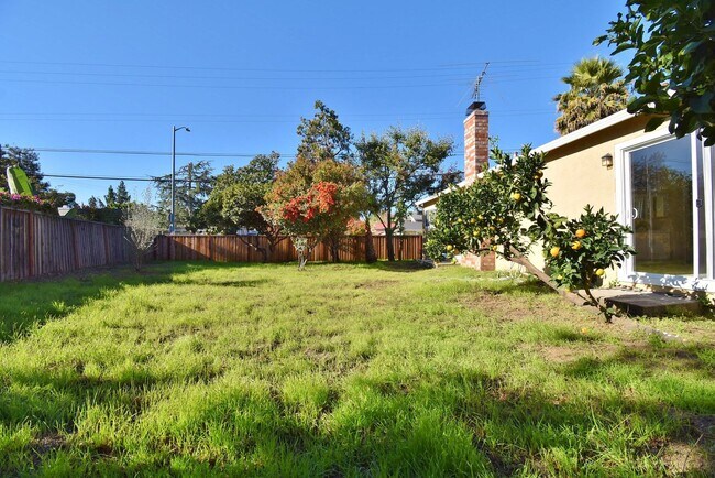 Building Photo - COMING SOON | $4,090 / 4 BR - GORGEOUS REMODELED PARKMONT HOME IN CENTRAL FREMONT