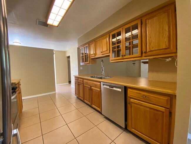 Building Photo - 783 De Leon Dr