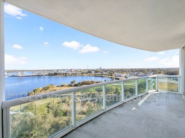 Building Photo - 231 Riverside Dr