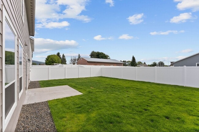 Building Photo - 17502 E Maxwell Ave