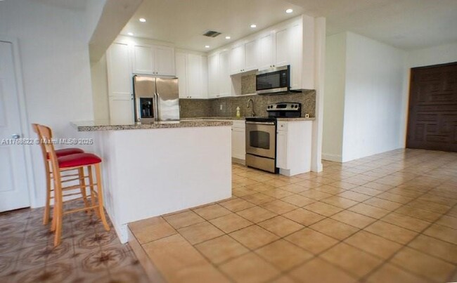 Building Photo - 7591 SW 28th Street Rd