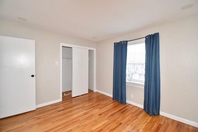 Building Photo - 15 Yorktown Dr