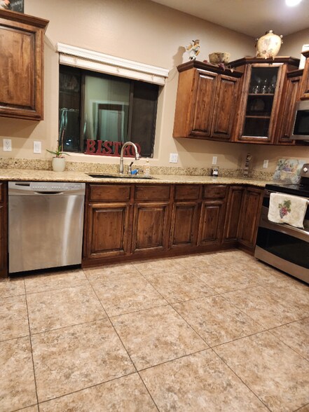 Building Photo - 12616 N 39th St